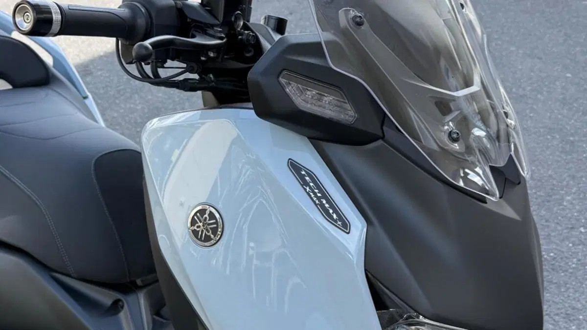 Yamaha X-Max 300 Tech Max+ (2025 - 26)  (3)