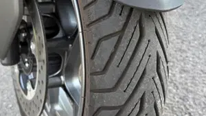 Yamaha X-Max 300 Tech Max+ (2025 - 26)  (5)