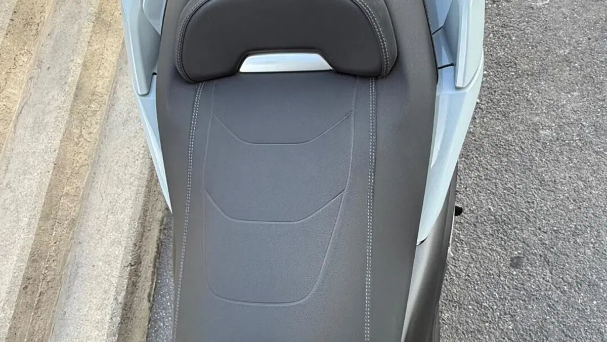 Yamaha X-Max 300 Tech Max+ (2025 - 26)  (7)