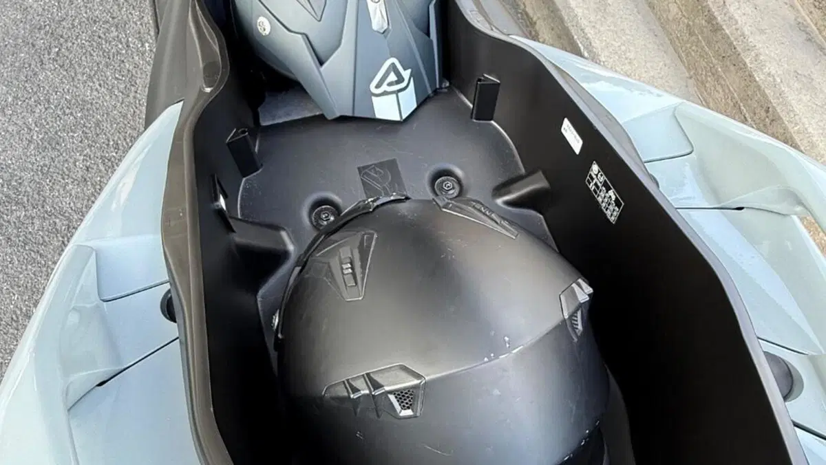 Yamaha X-Max 300 Tech Max+ (2025 - 26)  (9)