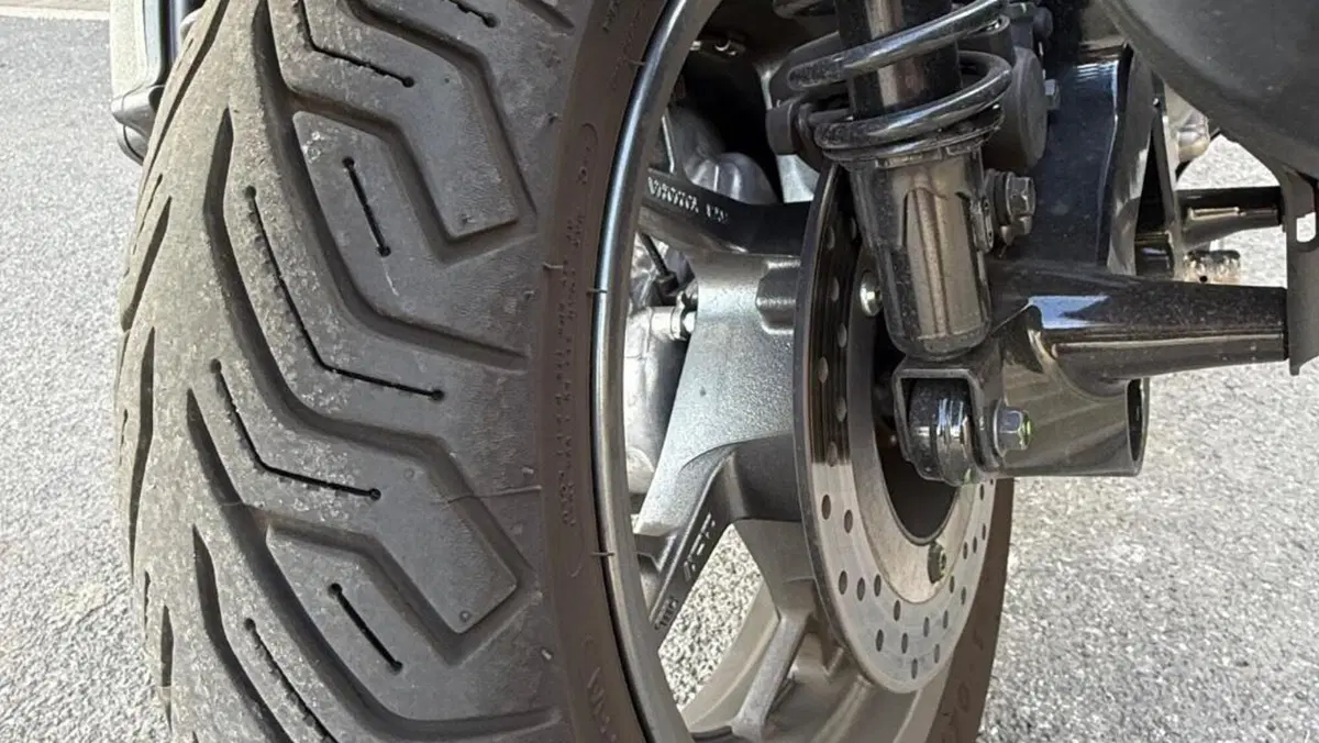 Yamaha X-Max 300 Tech Max+ (2025 - 26)  (10)