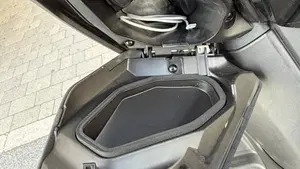 Yamaha X-Max 300 Tech Max+ (2025 - 26)  (12)