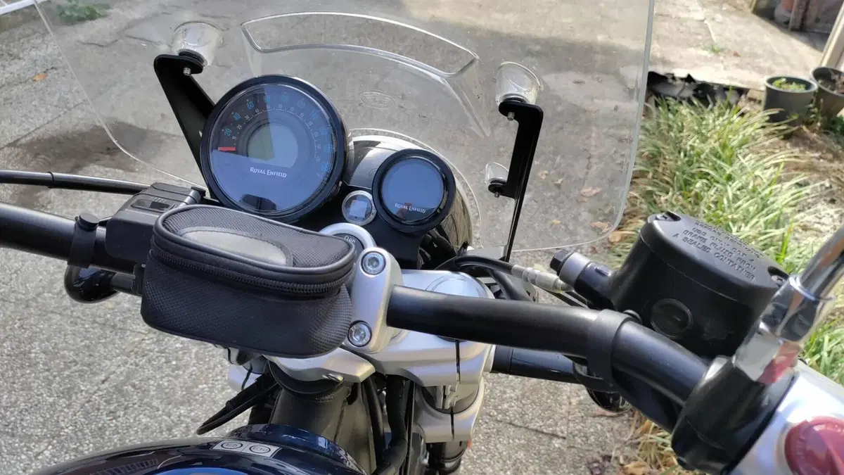 Royal Enfield Super Meteor 650 (2023 - 26)  (2)