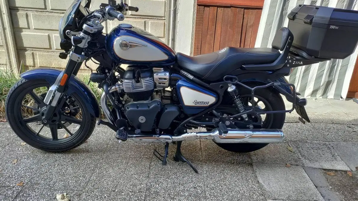 Royal Enfield Super Meteor 650 (2023 - 26)  (3)