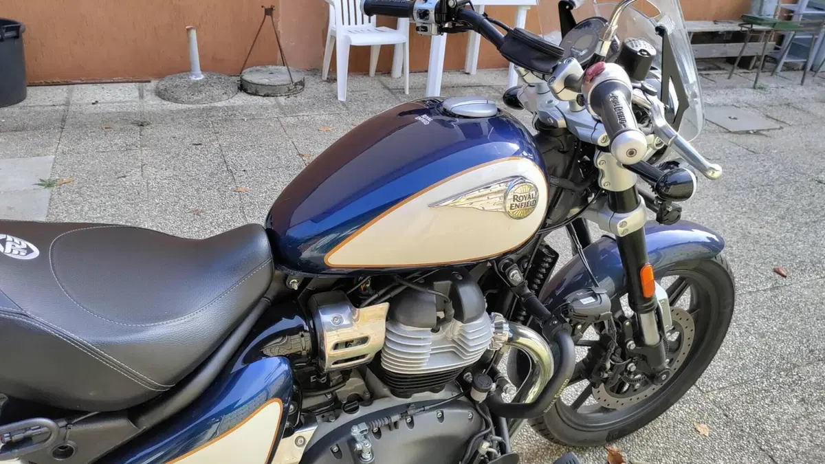 Royal Enfield Super Meteor 650 (2023 - 26)  (4)