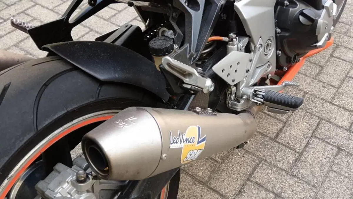 Kawasaki Z 1000 (2007 - 09)  (5)