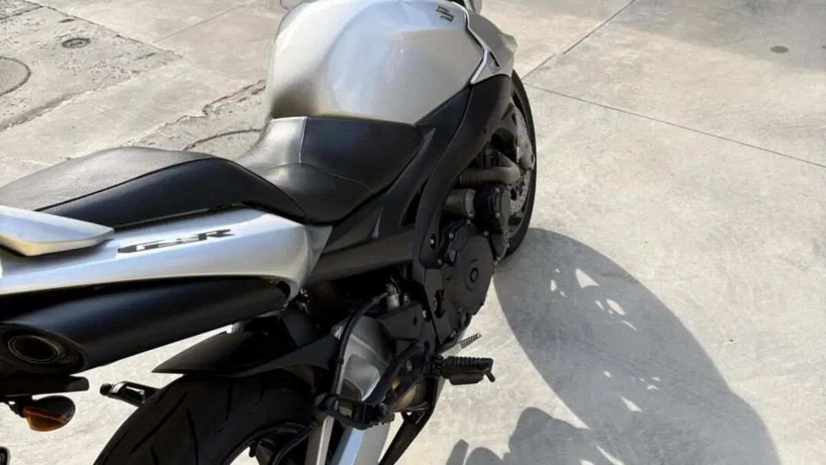 Suzuki GSR 600 (2006 - 11)  (3)