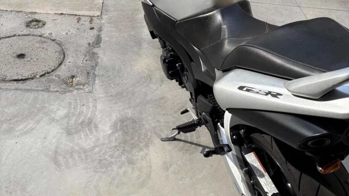 Suzuki GSR 600 (2006 - 11)  (4)