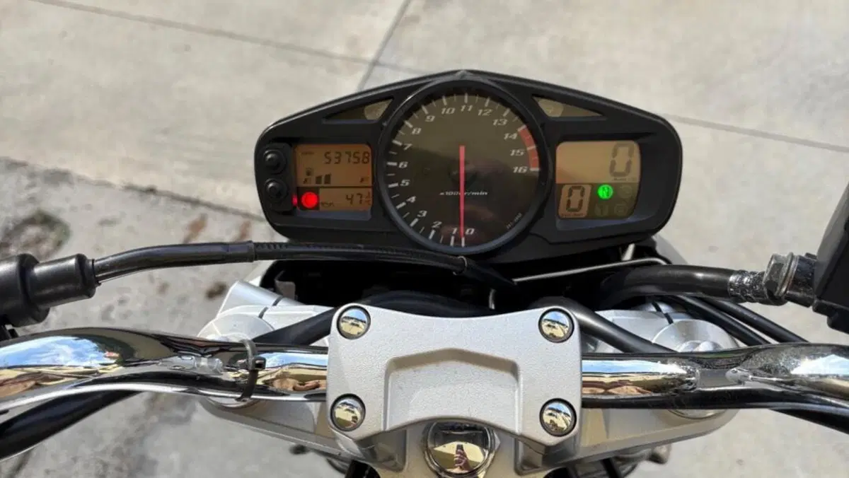 Suzuki GSR 600 (2006 - 11)  (5)