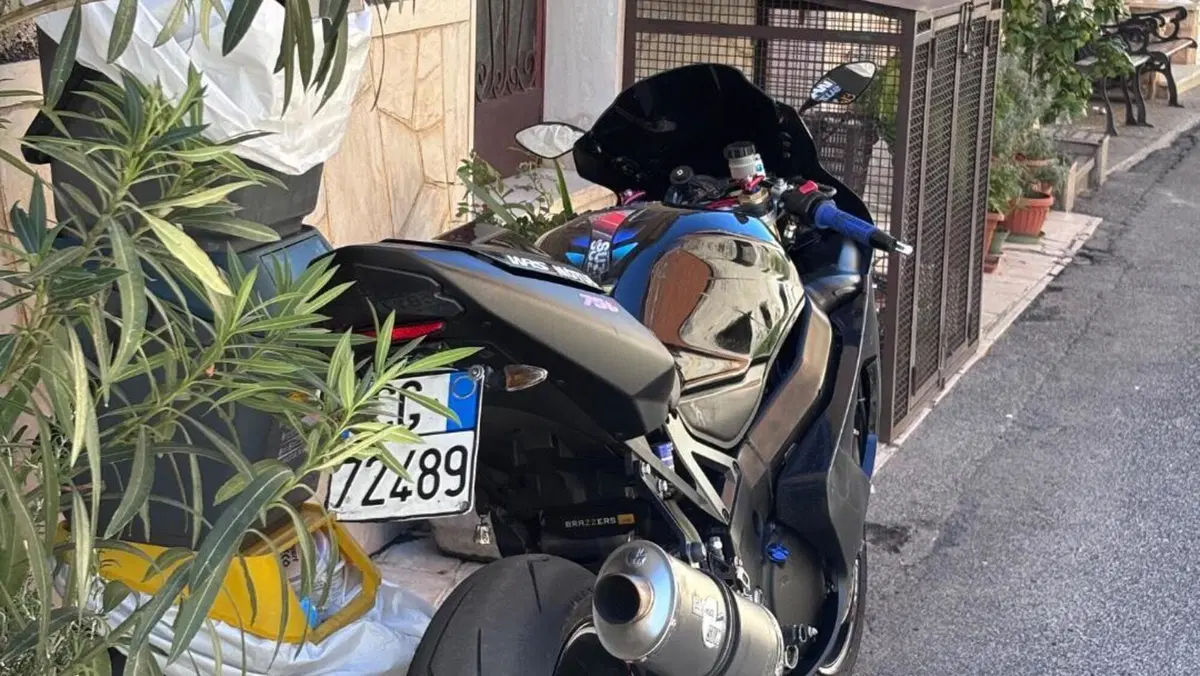 Suzuki GSX R 750 (2004 - 05)  (3)