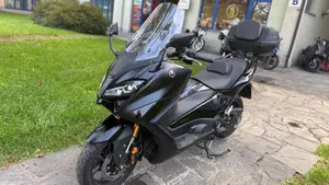 Yamaha T-Max 560 (2022 - 24)  (2)