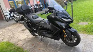 Yamaha T-Max 560 (2022 - 24)  (4)