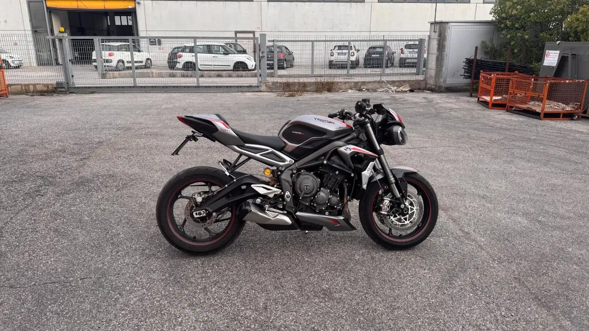 Triumph Street Triple RS (2020 - 22)  (2)
