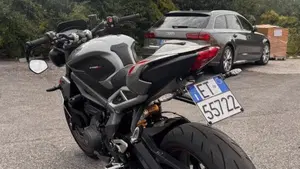 Triumph Street Triple RS (2020 - 22)  (4)