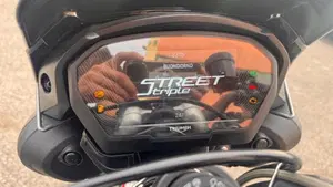 Triumph Street Triple RS (2020 - 22)  (5)