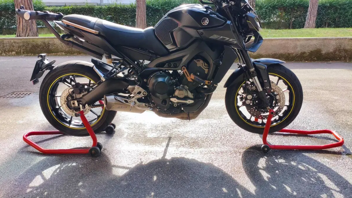 Yamaha MT-09 (2017 - 20)  (2)