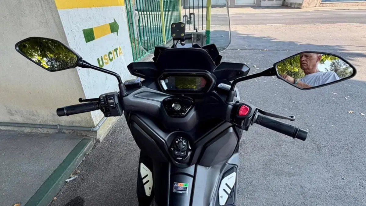 Yamaha X-Max 300 (2021 - 24)  (3)