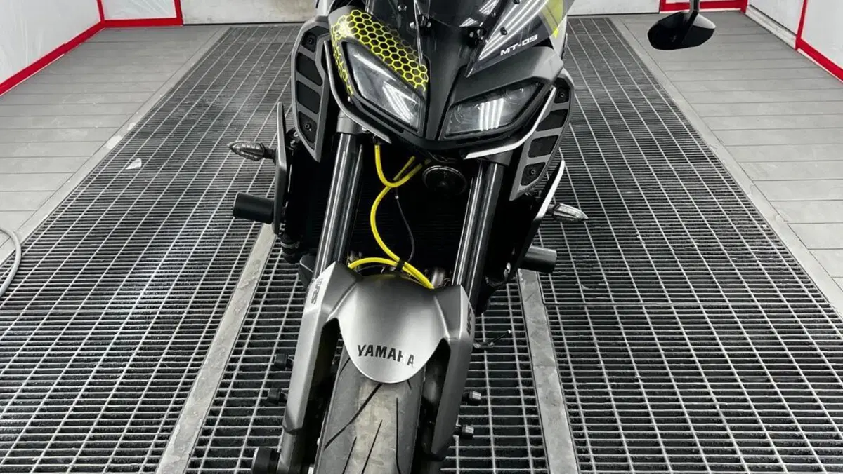 Yamaha MT-09 (2017 - 20)  (2)
