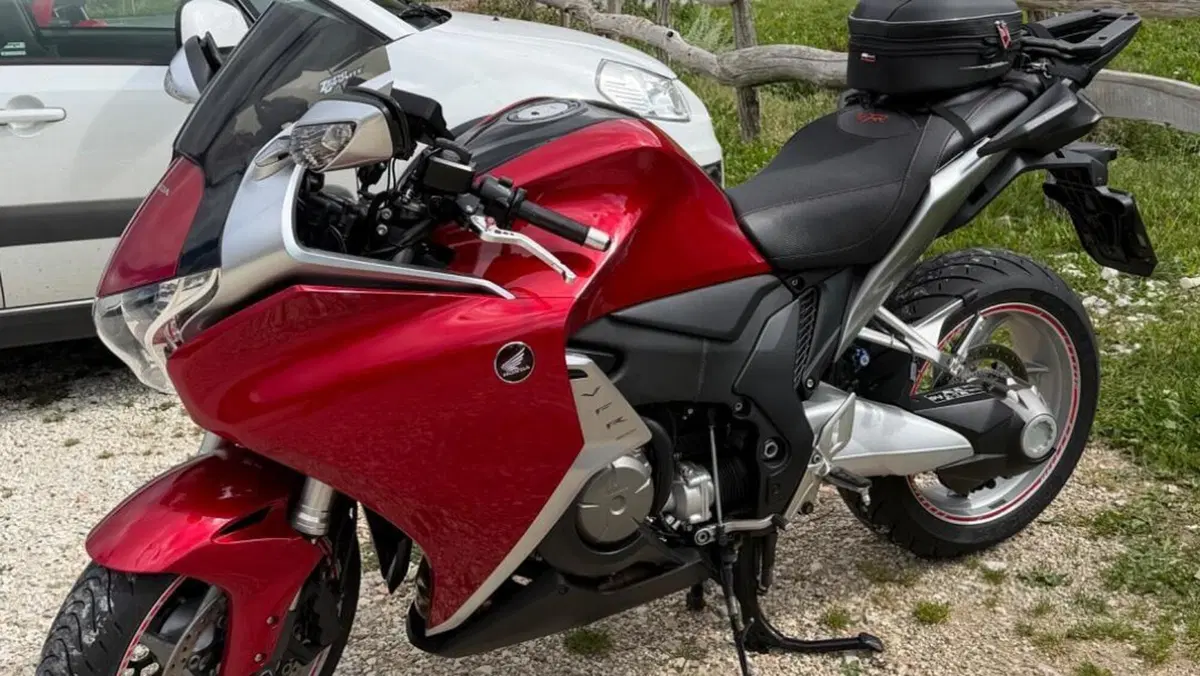 Honda VFR 1200 F ABS (2009 - 16)  (3)