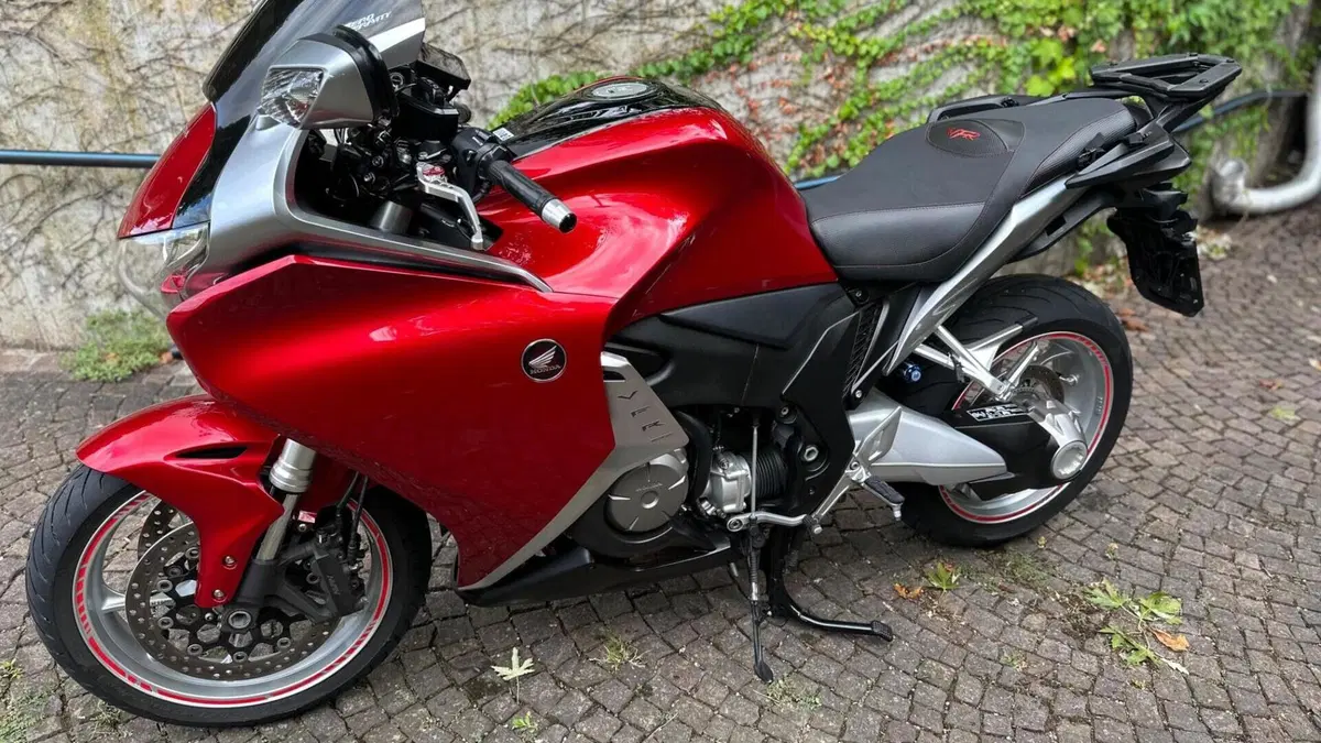 Honda VFR 1200 F ABS (2009 - 16)  (7)