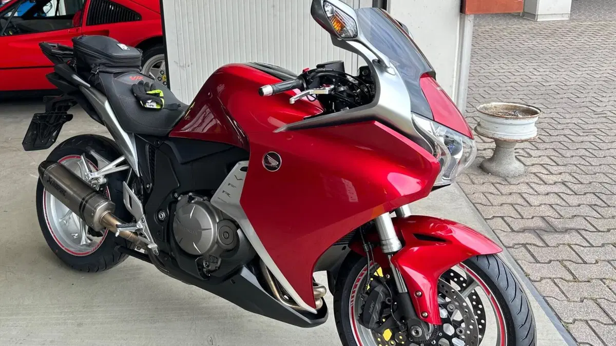 Honda VFR 1200 F ABS (2009 - 16)  (8)