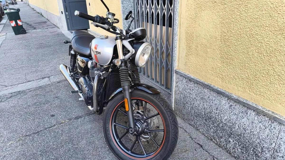 Triumph Street Twin 900 (2016) 