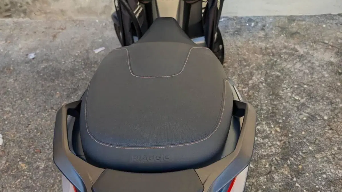 Piaggio MP3 530 Hpe Exclusive (2025 - 26)  (2)