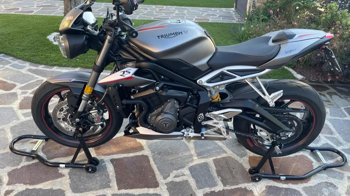 Triumph Street Triple RS (2017 - 19)  (2)