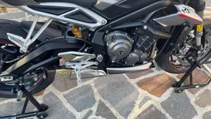 Triumph Street Triple RS (2017 - 19)  (4)