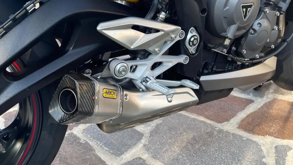 Triumph Street Triple RS (2017 - 19)  (12)