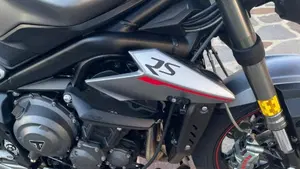Triumph Street Triple RS (2017 - 19)  (13)