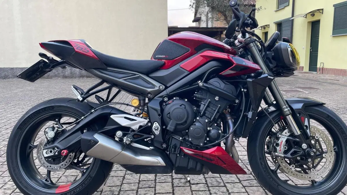 Triumph Street Triple 765 RS (2023 - 26)  (2)