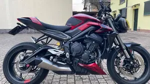 Triumph Street Triple 765 RS (2023 - 26)  (2)