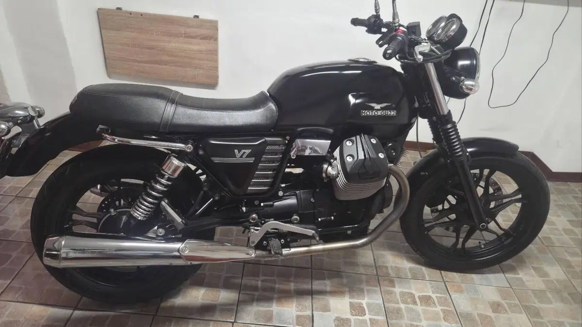 Moto Guzzi V7 Classic (2008 - 12) 