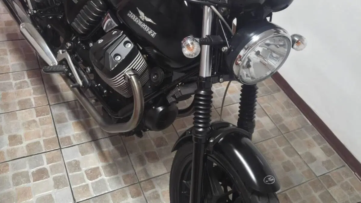 Moto Guzzi V7 Classic (2008 - 12)  (2)