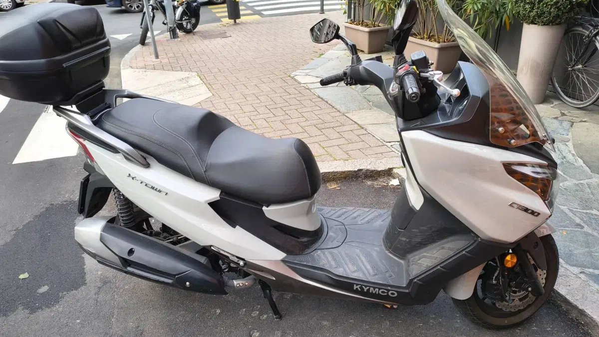 Kymco X-Town 300i City (2021 - 25)  (2)