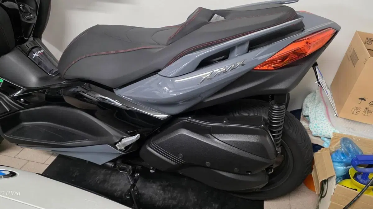 Yamaha X-Max 300 Tech Max (2021 - 24)  (2)