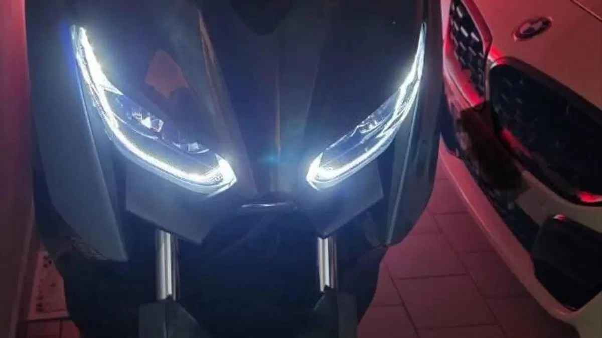 Yamaha X-Max 300 Tech Max (2021 - 24)  (6)