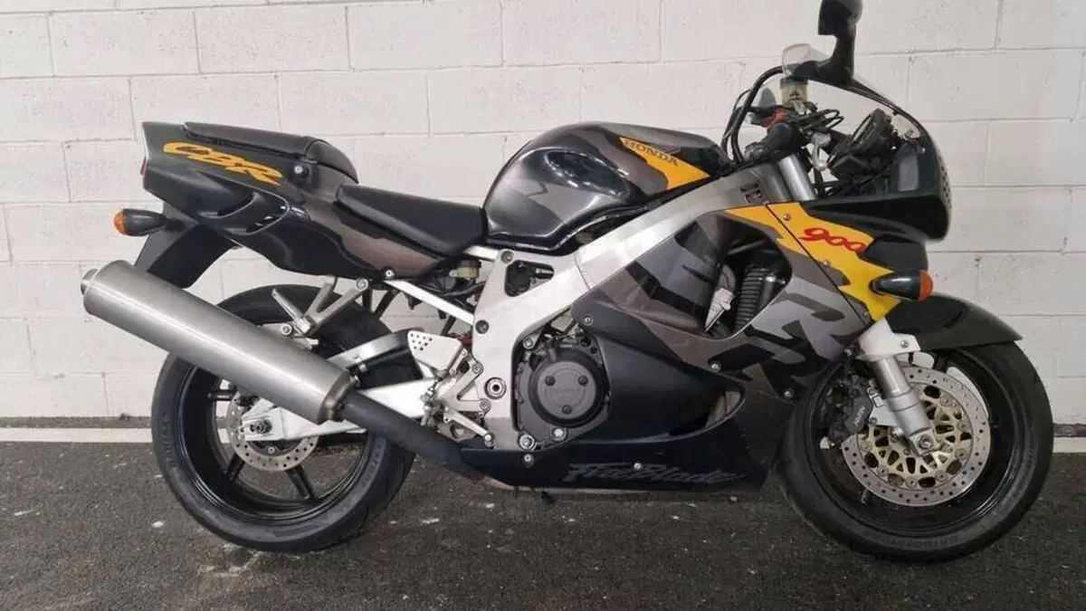 Honda CBR 900 RR (1996 - 97)  (2)