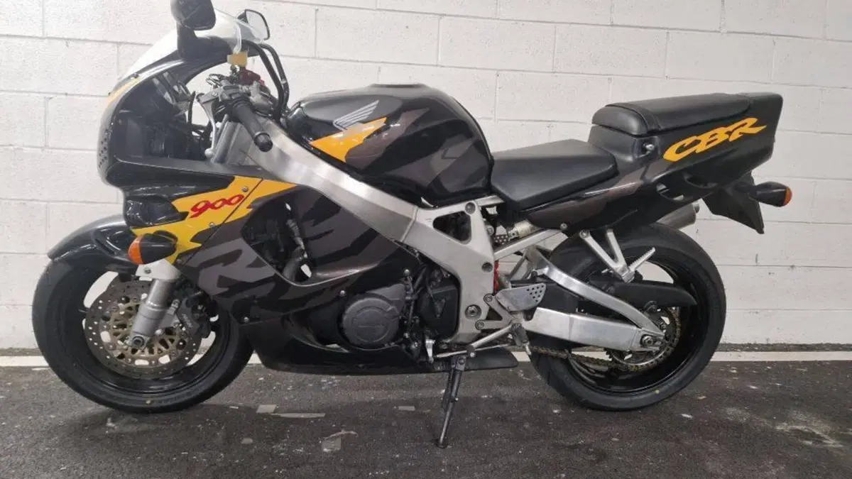 Honda CBR 900 RR (1996 - 97)  (3)