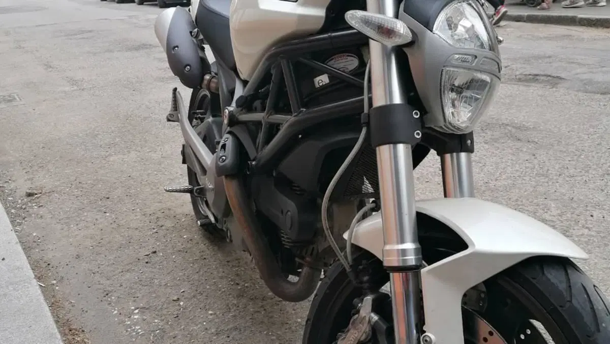 Ducati Monster 696 (2008 - 13)  (2)