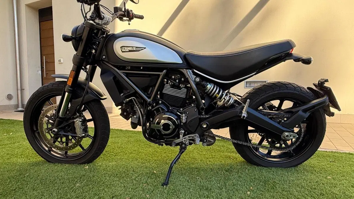 Ducati Scrambler 800 Icon Dark (2021 - 22)  (2)