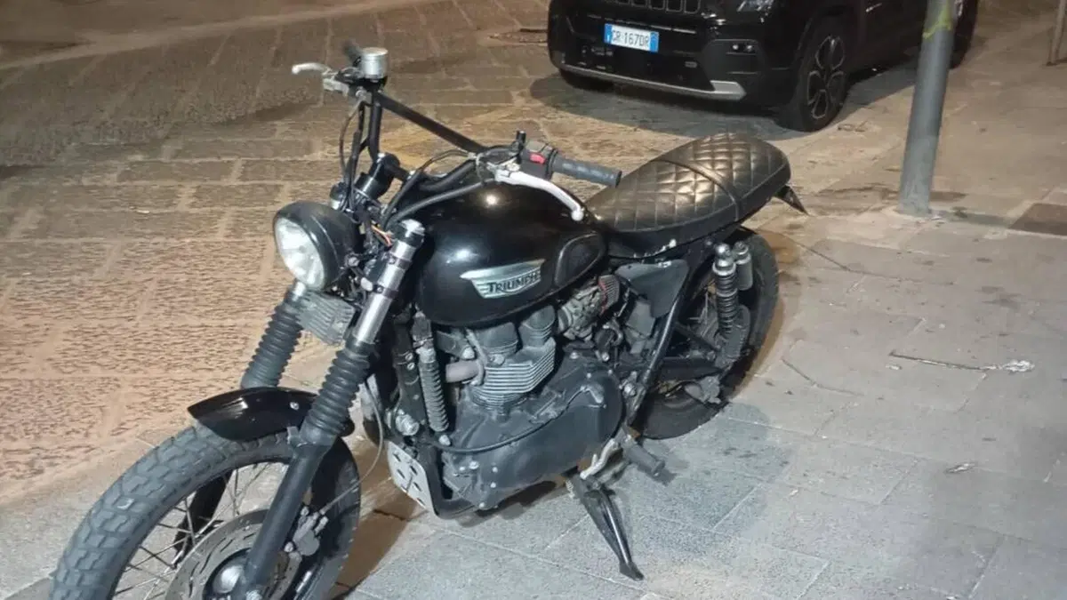 Triumph Scrambler (2006 - 17)  (2)