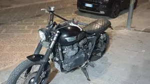 Triumph Scrambler (2006 - 17)  (2)
