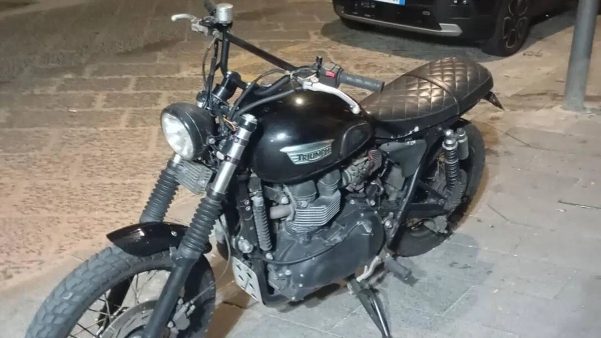Triumph Scrambler (2006 - 17)  (4)