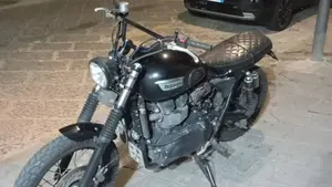 Triumph Scrambler (2006 - 17)  (4)