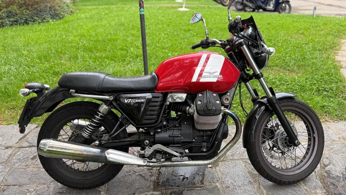 Moto Guzzi V7 II Special (2015 - 17) 