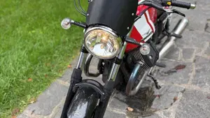Moto Guzzi V7 II Special (2015 - 17)  (3)