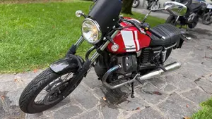 Moto Guzzi V7 II Special (2015 - 17)  (4)