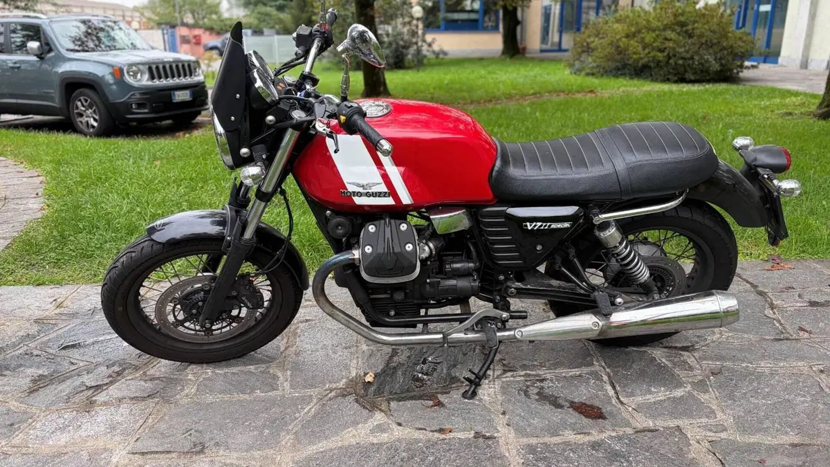 Moto Guzzi V7 II Special (2015 - 17)  (5)